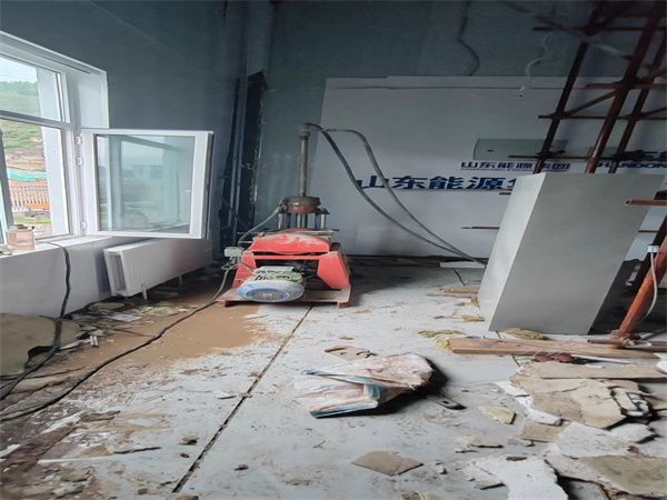 伊宁市地基基础下沉墙体裂缝加固注浆顶升施工