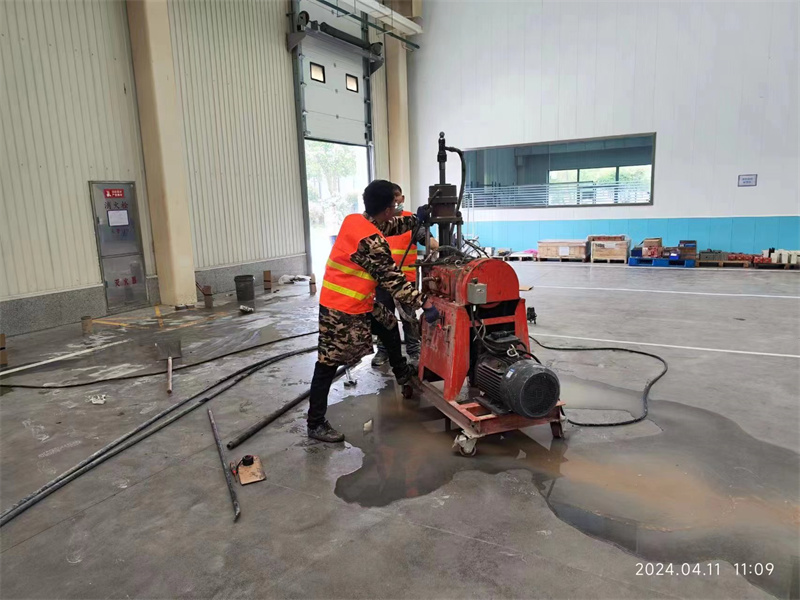 伊宁市厂房地面下沉塌陷注浆加固施工